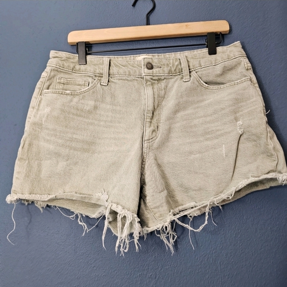 Universal Thread • Vintage Midi Denim Shorts‎